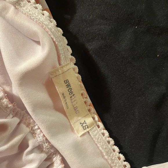 peach flower tank top - Picture 3 of 3